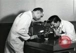Standbild Techniker United States USA, 1954, aus Sekunde 21 historischem Filmmaterial Videoclip 65675063494