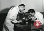 Standbild Techniker United States USA, 1954, aus Sekunde 22 historischem Filmmaterial Videoclip 65675063494