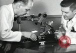 Standbild Techniker United States USA, 1954, aus Sekunde 26 historischem Filmmaterial Videoclip 65675063494