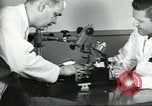 Standbild Techniker United States USA, 1954, aus Sekunde 27 historischem Filmmaterial Videoclip 65675063494
