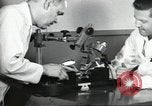 Standbild Techniker United States USA, 1954, aus Sekunde 28 historischem Filmmaterial Videoclip 65675063494
