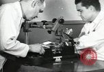 Standbild Techniker United States USA, 1954, aus Sekunde 29 historischem Filmmaterial Videoclip 65675063494