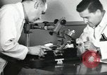 Standbild Techniker United States USA, 1954, aus Sekunde 31 historischem Filmmaterial Videoclip 65675063494