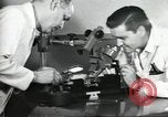 Standbild Techniker United States USA, 1954, aus Sekunde 34 historischem Filmmaterial Videoclip 65675063494