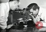 Standbild Techniker United States USA, 1954, aus Sekunde 37 historischem Filmmaterial Videoclip 65675063494