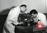 Standbild Techniker United States USA, 1954, aus Sekunde 57 historischem Filmmaterial Videoclip 65675063494