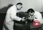 Standbild Techniker United States USA, 1954, aus Sekunde 58 historischem Filmmaterial Videoclip 65675063494