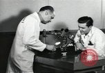 Standbild Techniker United States USA, 1954, aus Sekunde 60 historischem Filmmaterial Videoclip 65675063494