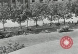 Immagine di Civili francese Parigi Francia, 1943, secondo 3 filmato di repertorio 65675063538
