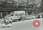 Immagine di Civili francese Parigi Francia, 1943, secondo 27 filmato di repertorio 65675063538