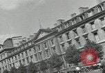 Immagine di Civili francese Parigi Francia, 1943, secondo 30 filmato di repertorio 65675063538