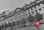 Immagine di Civili francese Parigi Francia, 1943, secondo 31 filmato di repertorio 65675063538