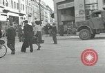 Immagine di Civili francese Parigi Francia, 1943, secondo 41 filmato di repertorio 65675063538