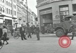 Immagine di Civili francese Parigi Francia, 1943, secondo 43 filmato di repertorio 65675063538