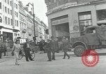 Immagine di Civili francese Parigi Francia, 1943, secondo 45 filmato di repertorio 65675063538