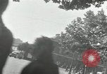 Immagine di Civili francese Parigi Francia, 1943, secondo 52 filmato di repertorio 65675063538