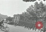 Immagine di Civili francese Parigi Francia, 1943, secondo 55 filmato di repertorio 65675063538