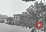 Immagine di Civili francese Parigi Francia, 1943, secondo 56 filmato di repertorio 65675063538