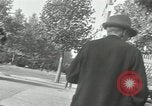 Immagine di Civili francese Parigi Francia, 1943, secondo 59 filmato di repertorio 65675063538