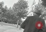 Immagine di Civili francese Parigi Francia, 1943, secondo 60 filmato di repertorio 65675063538