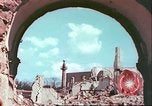 Immagine di Bombardare gli edifici danneggiati Germania, 1945, secondo 46 filmato di repertorio 65675063596