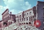 Immagine di Bombardare gli edifici danneggiati Germania, 1945, secondo 56 filmato di repertorio 65675063596