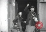 Standbild USA Soldaten Frankreich, 1945, aus Sekunde 29 historischem Filmmaterial Videoclip 65675063659