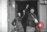 Standbild USA Soldaten Frankreich, 1945, aus Sekunde 30 historischem Filmmaterial Videoclip 65675063659