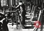 Standbild Gun herstellen United States USA, 1918, aus Sekunde 7 historischem Filmmaterial Videoclip 65675063738