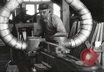 Standbild Gun herstellen United States USA, 1918, aus Sekunde 30 historischem Filmmaterial Videoclip 65675063738