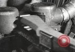 Standbild Gun herstellen United States USA, 1918, aus Sekunde 32 historischem Filmmaterial Videoclip 65675063738