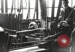 Standbild Gun herstellen United States USA, 1918, aus Sekunde 45 historischem Filmmaterial Videoclip 65675063738