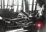 Standbild Gun herstellen United States USA, 1918, aus Sekunde 49 historischem Filmmaterial Videoclip 65675063738