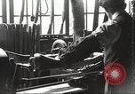 Standbild Gun herstellen United States USA, 1918, aus Sekunde 50 historischem Filmmaterial Videoclip 65675063738