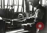 Standbild Gun herstellen United States USA, 1918, aus Sekunde 53 historischem Filmmaterial Videoclip 65675063738