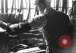 Standbild Gun herstellen United States USA, 1918, aus Sekunde 57 historischem Filmmaterial Videoclip 65675063738