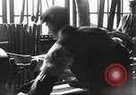 Standbild Gun herstellen United States USA, 1918, aus Sekunde 58 historischem Filmmaterial Videoclip 65675063738