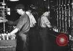 Standbild Gewehr Fertigung United States USA, 1918, aus Sekunde 3 historischem Filmmaterial Videoclip 65675063739