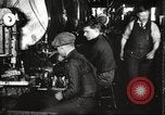 Standbild Gewehr Fertigung United States USA, 1918, aus Sekunde 32 historischem Filmmaterial Videoclip 65675063739