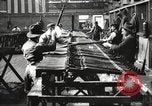 Standbild Verpackung Gewehre United States USA, 1918, aus Sekunde 4 historischem Filmmaterial Videoclip 65675063741