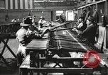 Standbild Verpackung Gewehre United States USA, 1918, aus Sekunde 6 historischem Filmmaterial Videoclip 65675063741