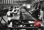 Standbild Verpackung Gewehre United States USA, 1918, aus Sekunde 9 historischem Filmmaterial Videoclip 65675063741