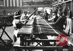Standbild Verpackung Gewehre United States USA, 1918, aus Sekunde 10 historischem Filmmaterial Videoclip 65675063741