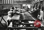 Standbild Verpackung Gewehre United States USA, 1918, aus Sekunde 11 historischem Filmmaterial Videoclip 65675063741