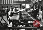 Standbild Verpackung Gewehre United States USA, 1918, aus Sekunde 15 historischem Filmmaterial Videoclip 65675063741