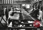Standbild Verpackung Gewehre United States USA, 1918, aus Sekunde 16 historischem Filmmaterial Videoclip 65675063741