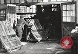 Standbild Verpackung Gewehre United States USA, 1918, aus Sekunde 21 historischem Filmmaterial Videoclip 65675063741