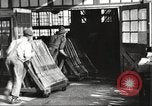 Standbild Verpackung Gewehre United States USA, 1918, aus Sekunde 23 historischem Filmmaterial Videoclip 65675063741