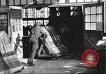 Standbild Verpackung Gewehre United States USA, 1918, aus Sekunde 26 historischem Filmmaterial Videoclip 65675063741