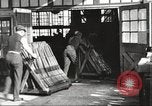 Standbild Verpackung Gewehre United States USA, 1918, aus Sekunde 27 historischem Filmmaterial Videoclip 65675063741